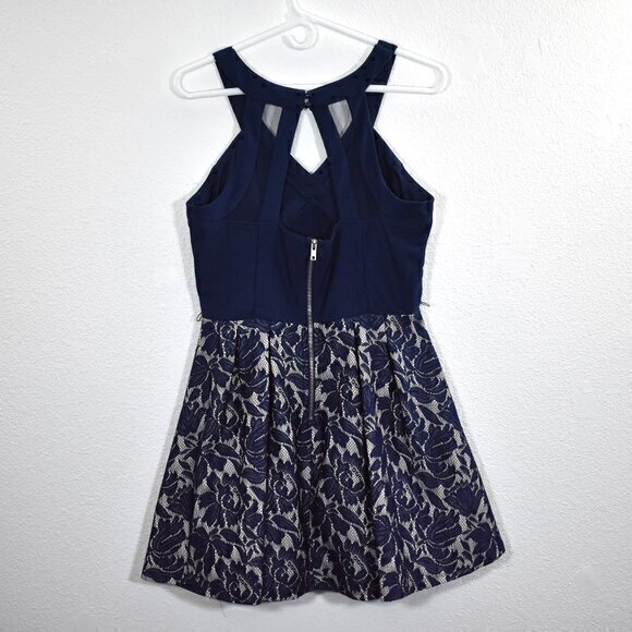 Crystal Doll Dress Size 13 Gently‎ Used Condition no holes or snags missing belt - Picture 2 of 5